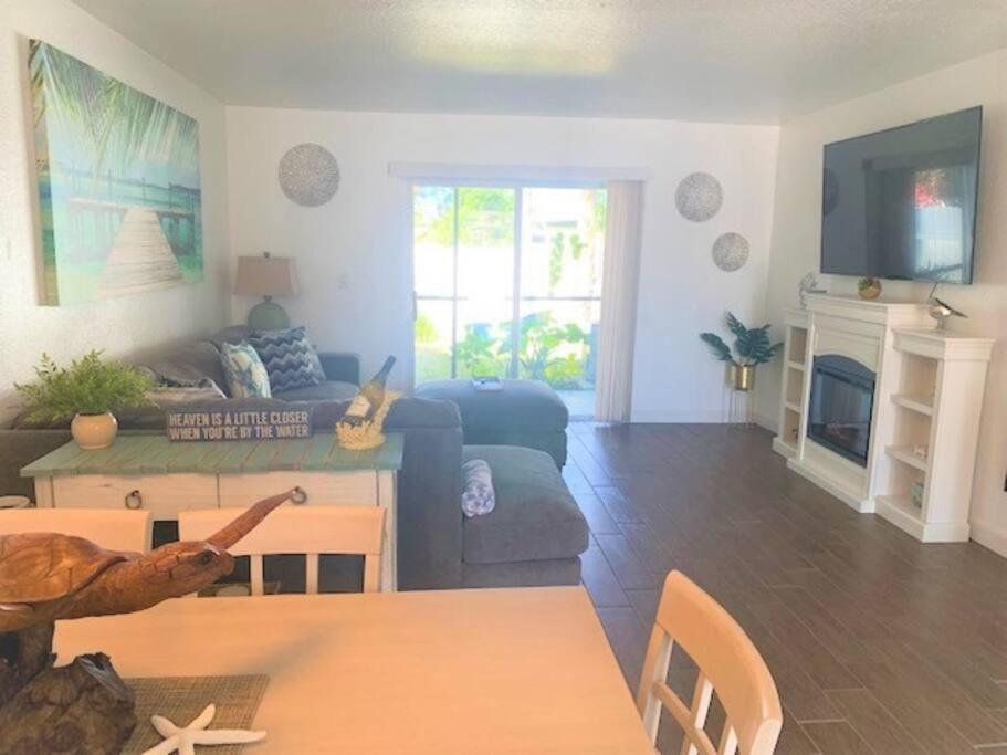 Beautiful Bright & Sparkling 2Bed 1Bath Beach Retreat - Unit 212 Cocoa Beach Luaran gambar